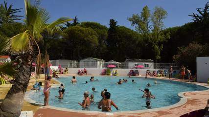 Camping pour 6 personnes, avec piscine dans l' Hérault
