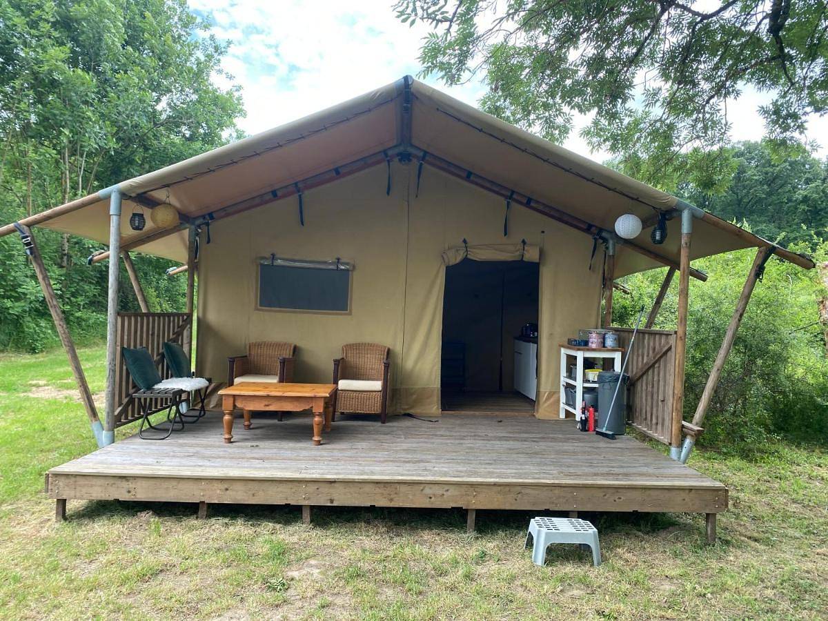 Tent in Saint-Plaisir, Allier
