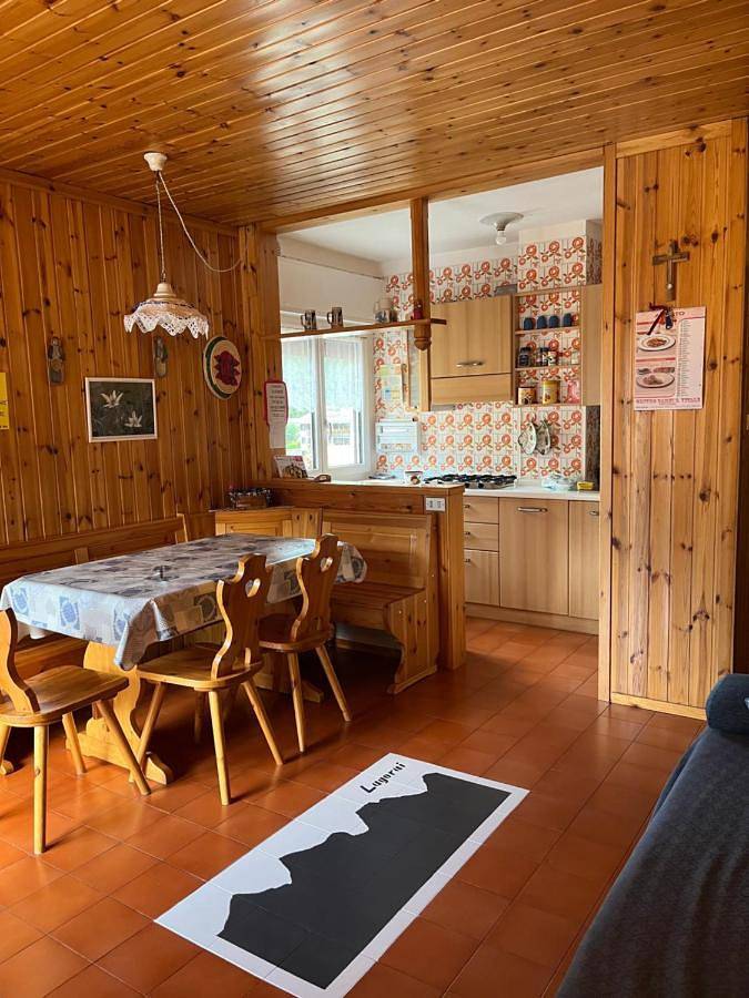 Casa vacanza per 6 persone, con Balcone e Terrazza nonché Piscina e Panorama a Predazzo