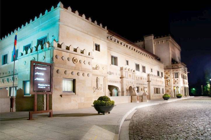 Hotel para 2 personas, con Jacuzzi y Terraza además de Jardín y Piscina en Comarca de Vigo