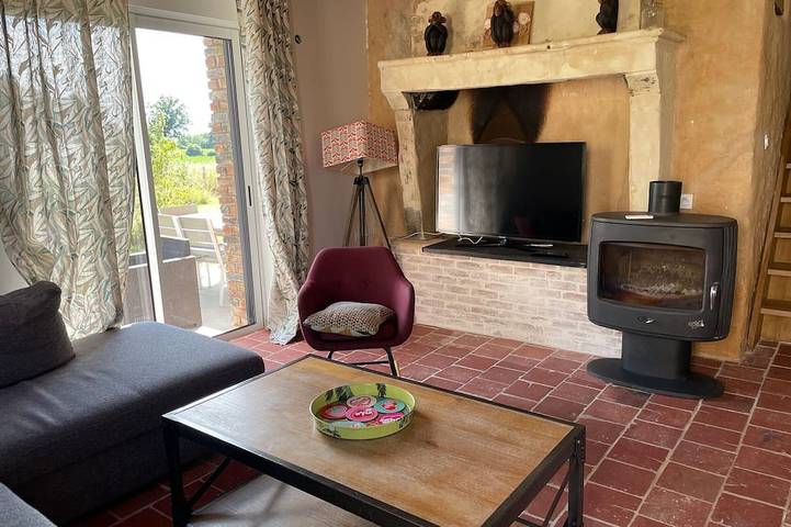 Gîte pour 5 personnes, avec Jacuzzi et Terrasse ainsi que Jardin et Piscine