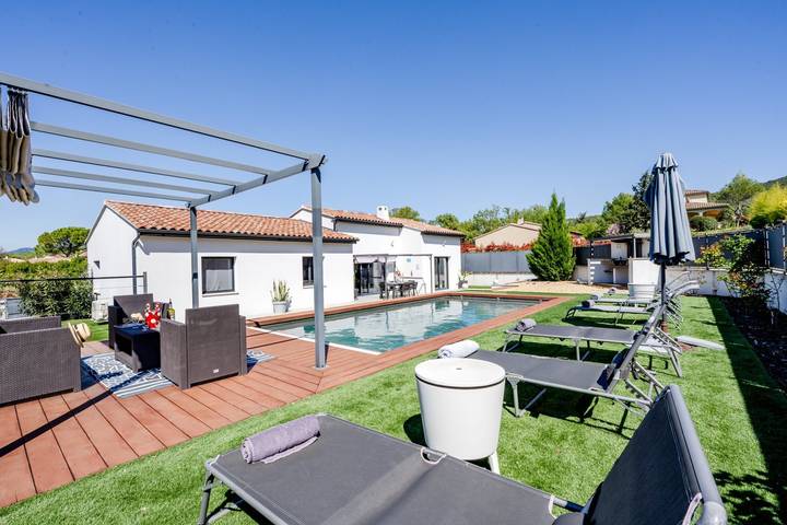 Location de vacances pour 6 personnes, avec piscine ainsi que jardin et terrasse à Saint-Romain-en-Viennois
