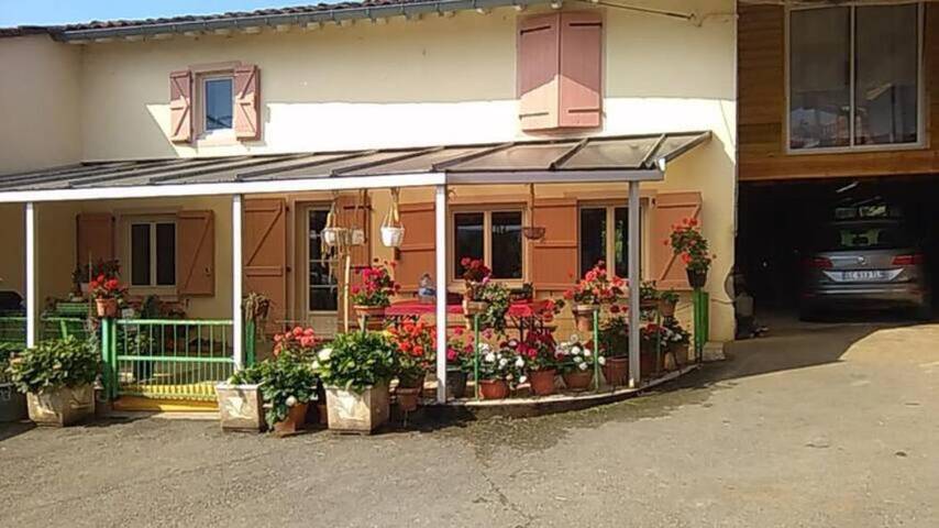 Gîte pour 4 personnes, avec Balcon ainsi que Terrasse et Jardin à Montesquieu-Avantès