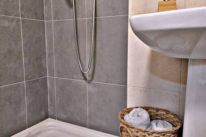 Ganze Wohnung, Explore Tarazona from This Central & Peaceful Flat in Tarazona, Saragossa Provinz