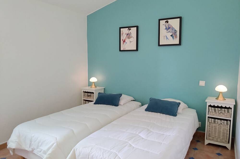 Pretty House With Garden In Residence With Swimming Pool in Antibes, Mittelmeerküste (Frankreich)