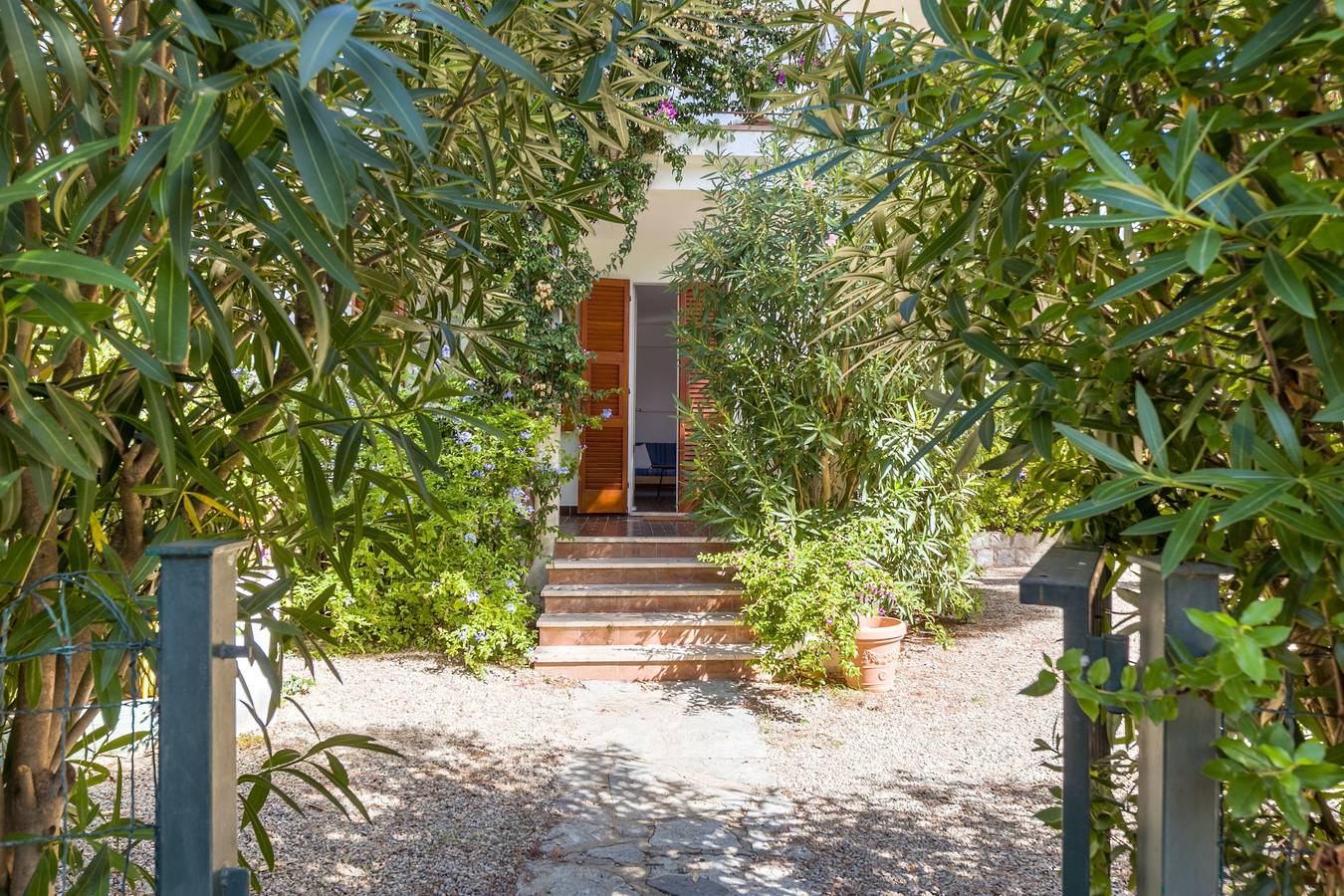 Ganze Wohnung, Ferienwohnung "Montecristo 1" mit Terrasse und in Meeresnähe in Spiaggia di Marina di Campo, Marina di Campo