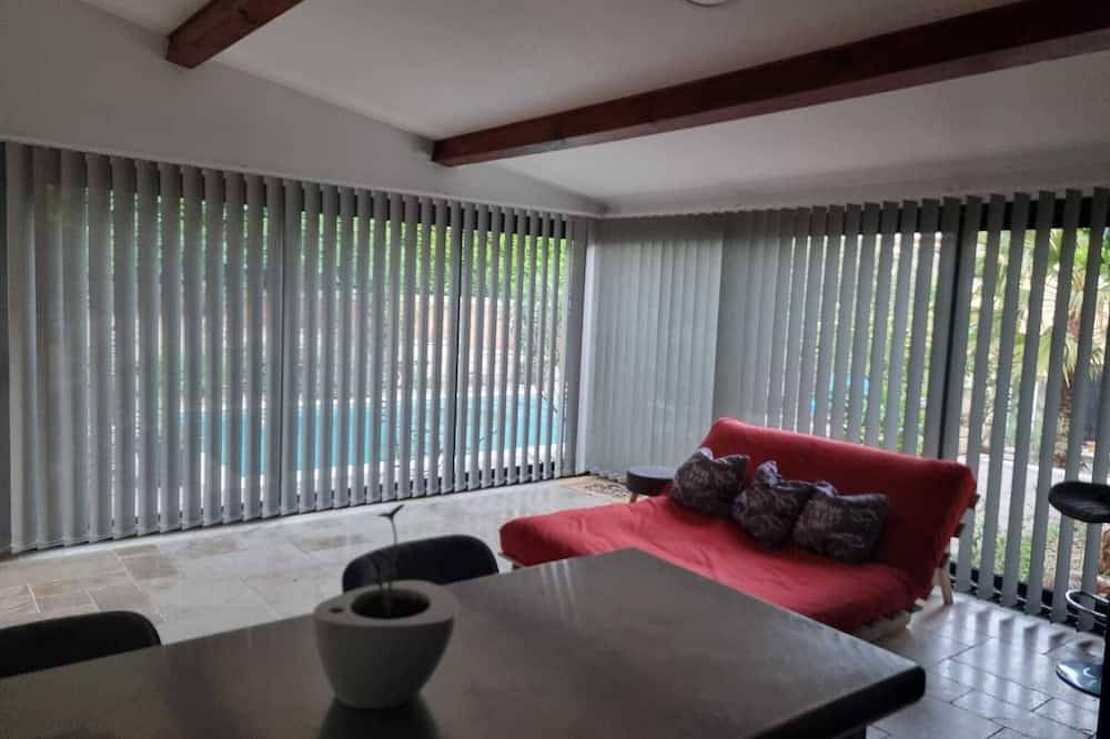 Studio insolite gîtes chez l'habitant. in Sussargues, Côte méditerranéenne (France)