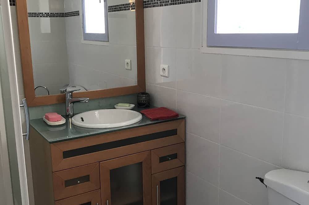 Entire apartment, In The Heart Of The Basque Country & 20 minutes from the beaches in Halsou, Bayonne region