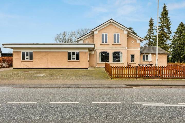Ferienhaus für 20 Personen, mit Whirlpool und Terrasse sowie Sauna in Skærbæk
