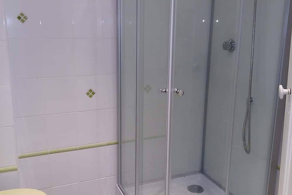 Ganze Wohnung, Juan les Pins 200 m von den Stränden entfernt in Juan-les-Pins, Antibes