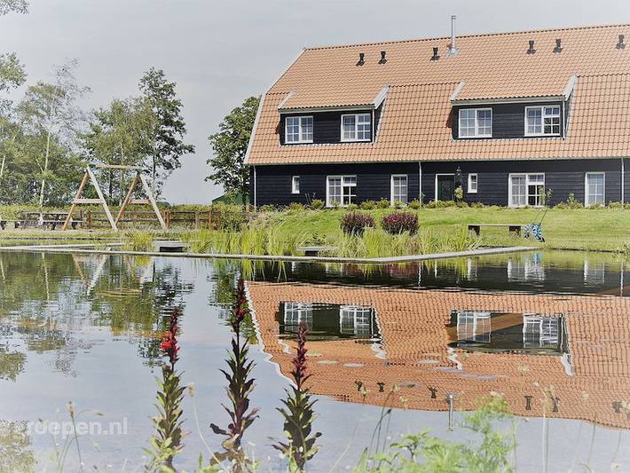 Vakantiehuis voor 12 personen, with whirlpool and terras as well as sauna and balkon/terras in Den Burg