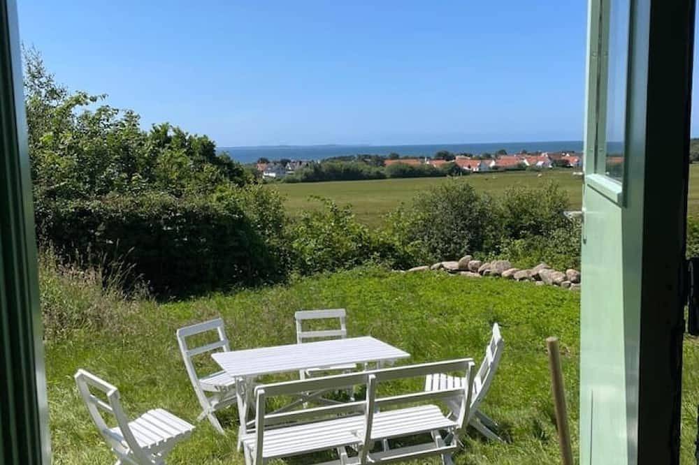 Backstugan – Seaside Cottage in a Nature Reserve with Sunset Views in Helsingborg, Skane