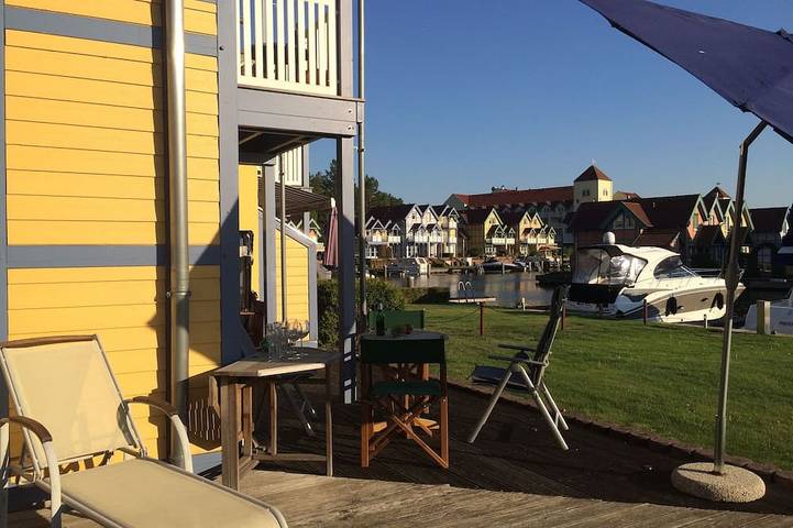 Ferienhaus für 4 Personen, mit Balkon und Pool sowie Garten in Rheinsberg