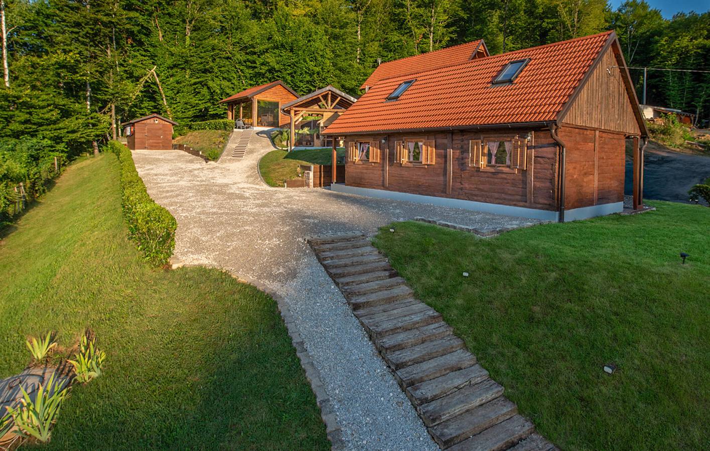 Charmant appartement van 85 m² met terras, wifi en op 1 km van de rivier de Korana in Karlovac, Karlovac region