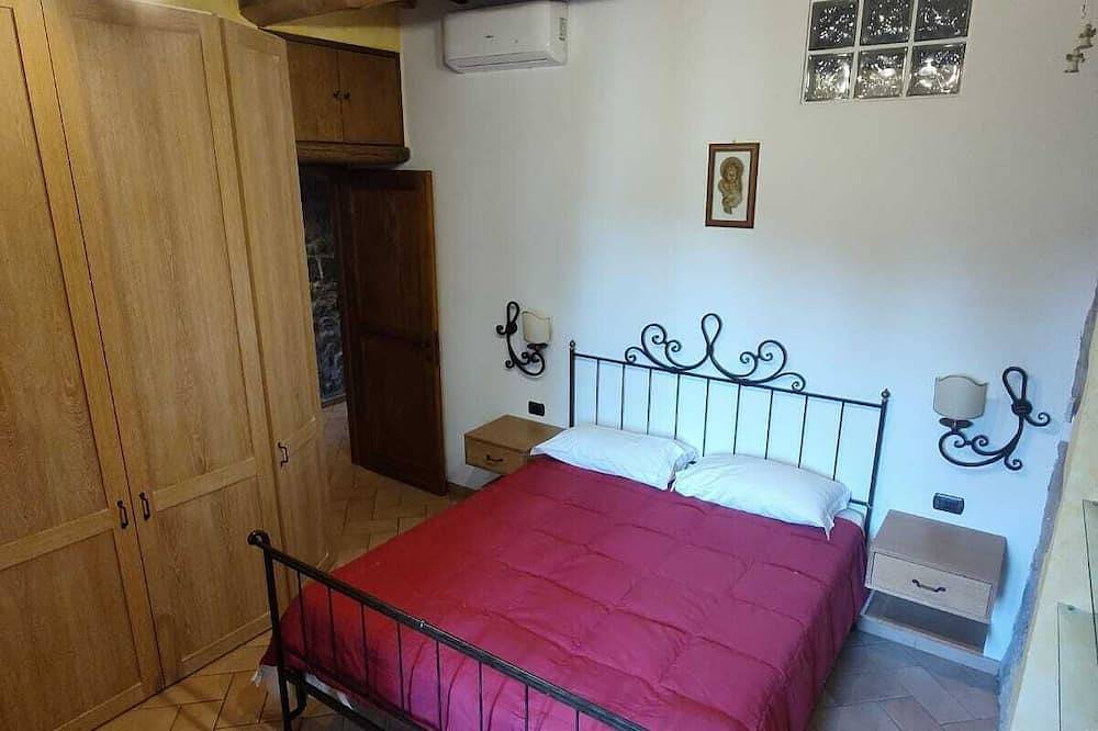 Entire apartment, Finely renovated tourist apartment in the historic center of Bolsena in Bolsena, Lake Bolsena