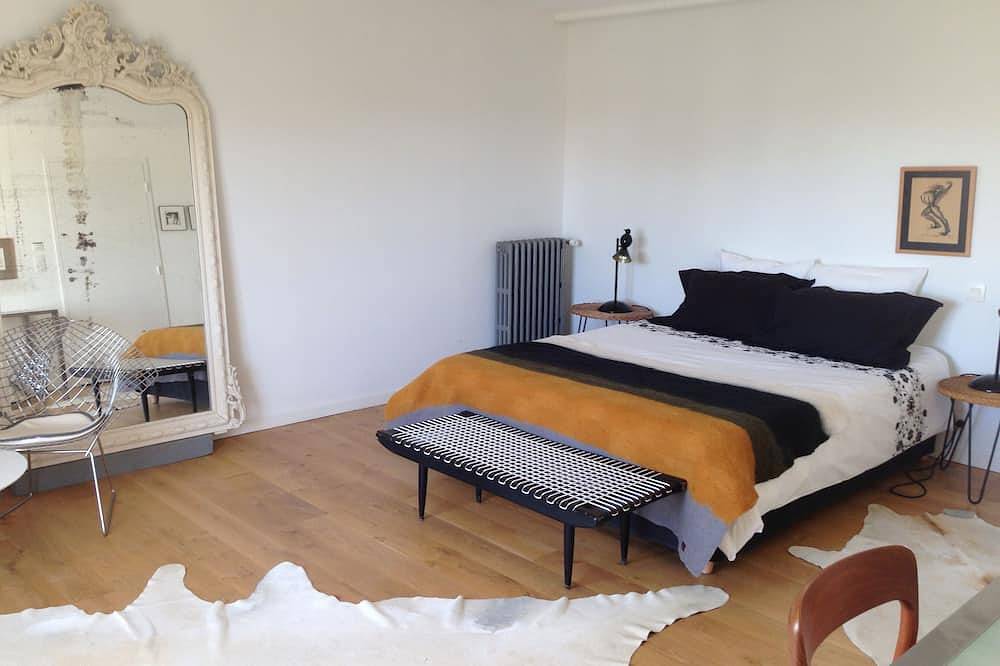 Old renovated Basque house, 200 m away from Cénitz Beach, with a view of the sea in Guéthary, Bayonne region