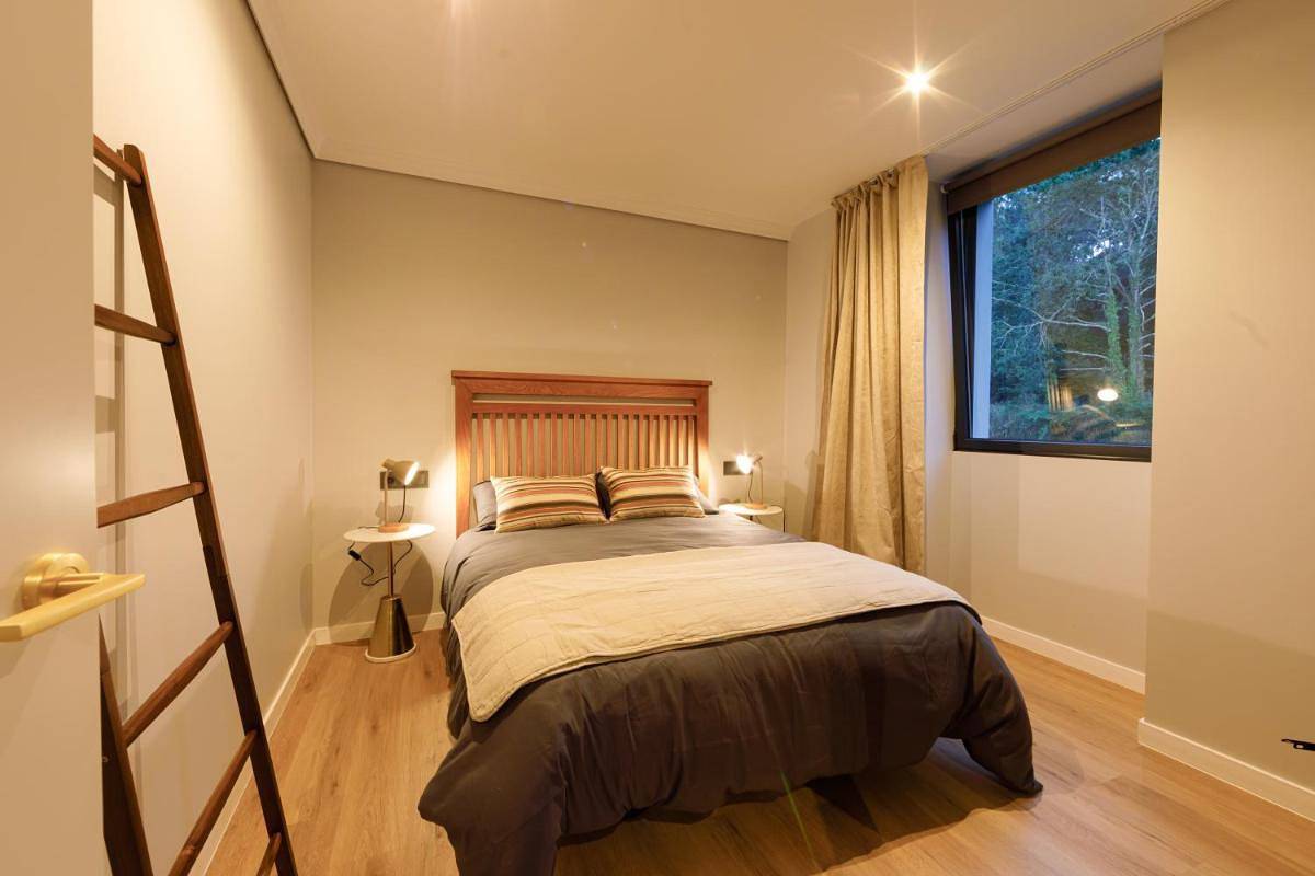 Ganze Wohnung, Villa Rosa Apartments in einem ländlichen Haus mit Panoramablick auf die Küste in Boa, Noia