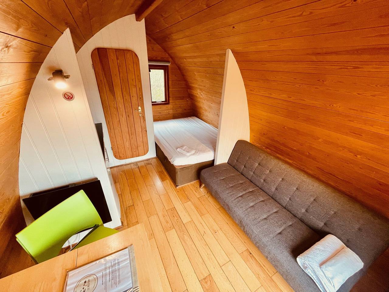 Megapod 2 at Lee Wick Farm Cottages & Glamping in Point Clear, St Osyth