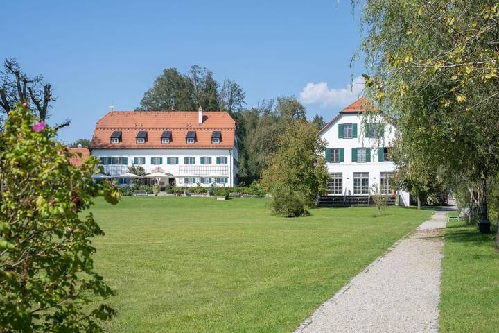 Hotel für 4 Personen, mit Terrasse und Garten in Rimsting