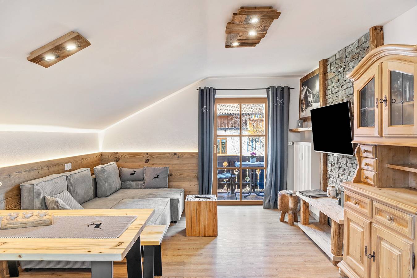 Ganze Wohnung, Ferienwohnung "Haus Alpenquelle Seeblick" mit Bergblick, Balkon und Wlan in Bad Kohlgrub, Bayerische Alpen