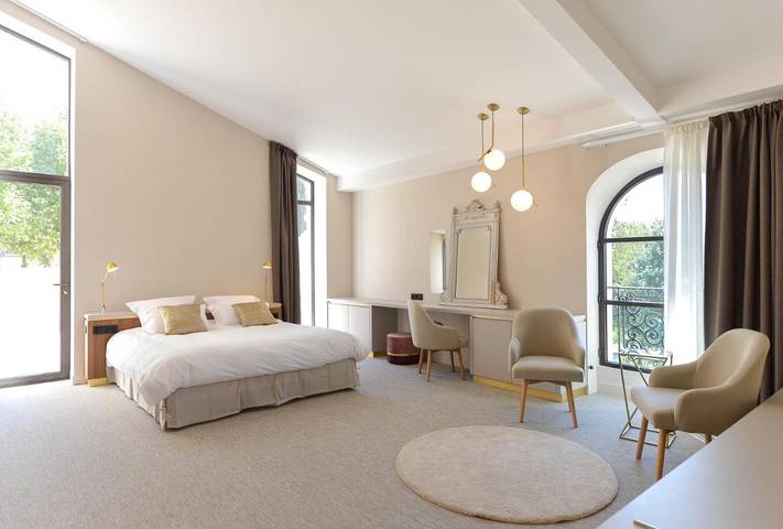 Location de vacances pour 2 personnes, avec piscine ainsi que jardin et vue à Châteauneuf-le-Rouge - 4