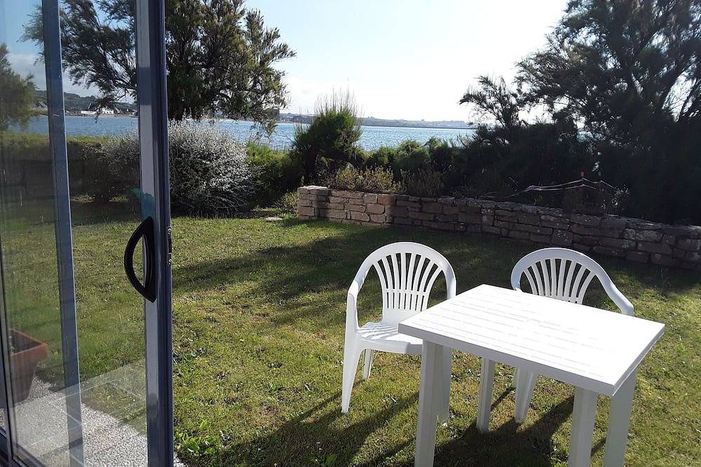 Entire apartment, Bright, sea-view apartment with direct beach access in Roscoff, Ceinture Dorée