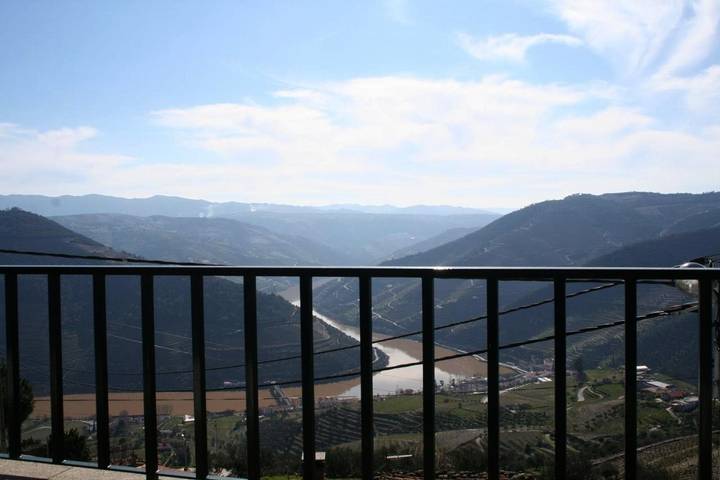 Gîte pour 2 personnes, avec Terrasse et Jardin à Pinhão