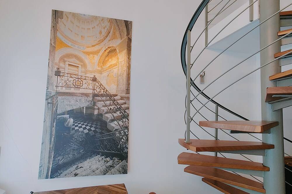 Ganze Wohnung, Stunning Apartment in Center With a Beautiful Balcony! in Düsseldorf-Stadtmitte, Düsseldorf