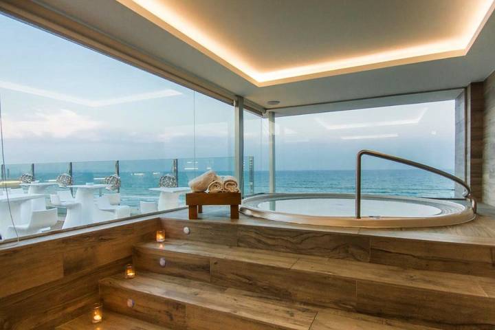 Hôtel pour 2 personnes, avec vue ainsi que piscine et terrasse