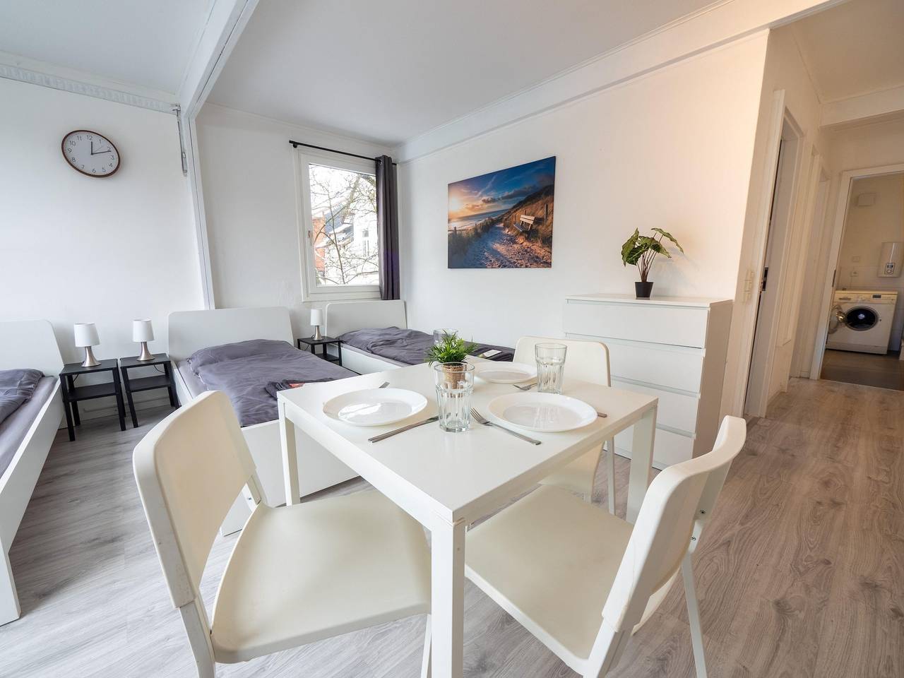 Ganze Ferienwohnung, Monteurwohnung für 5 Personen mit Balkon & Küche – Ahrensburg Nähe Hamburg in Ahrensburg, Kreis Stormarn