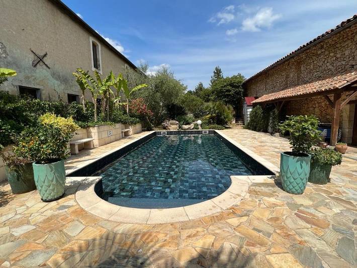 Maison d’hôte pour 8 personnes, avec vue ainsi que piscine et jardin à Saint-Front-de-Pradoux