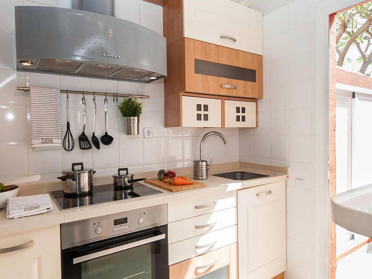 Flamboyant Tree Garden Holiday Home in Campo Internacional, San Bartolomé de Tirajana