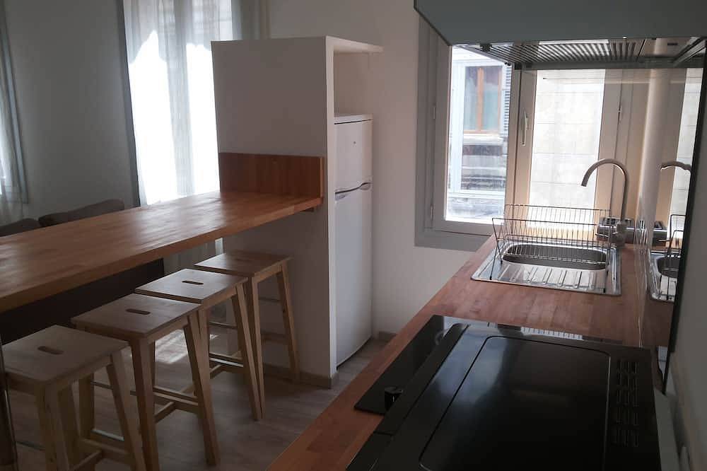 Appartement entier, T3 rénové à proximité de la place de l'horloge, au coeur de centre historique in Avignon, Vaucluse