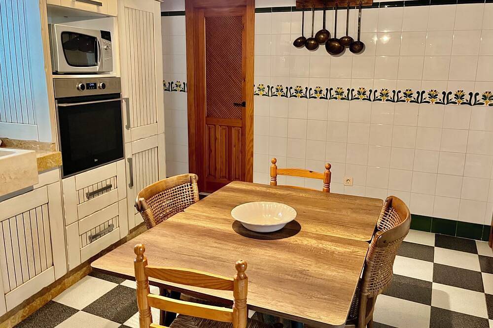 Casa el centro del pueblo con todas las comodidades. in Biar, Interior de Alicante