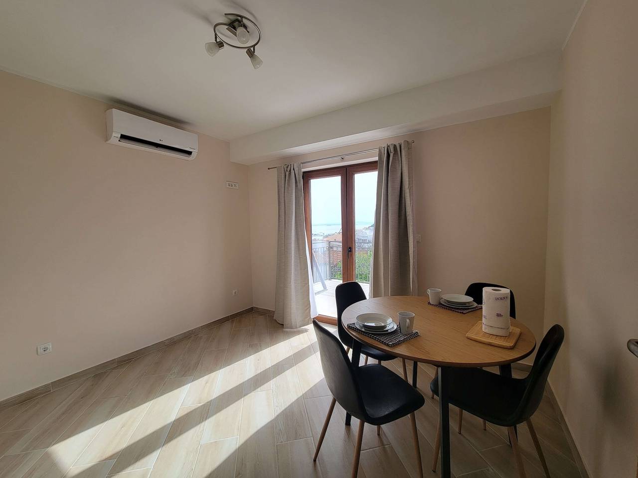 Czteropokojowy dom z tarasem i widokiem na morze Pakostane, Biograd K-23466 in Plaža Pakoštane, Pakoštane
