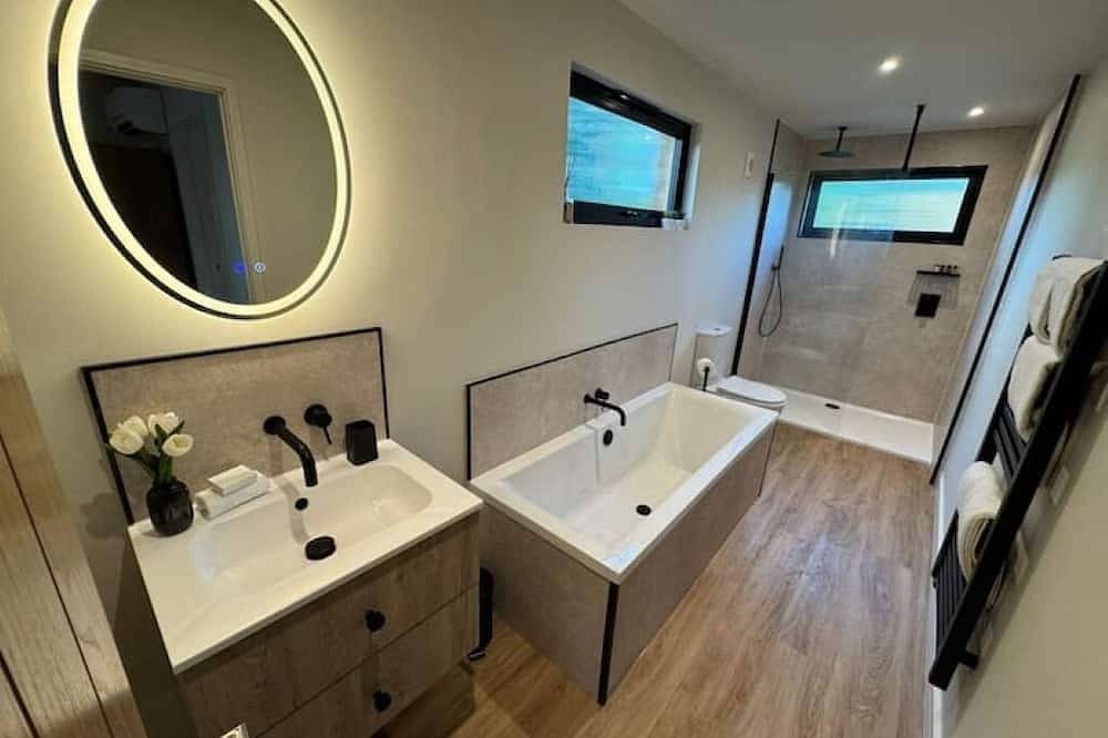 Unbox at Poplar Tree: Poplar (1) in Durham, County Durham