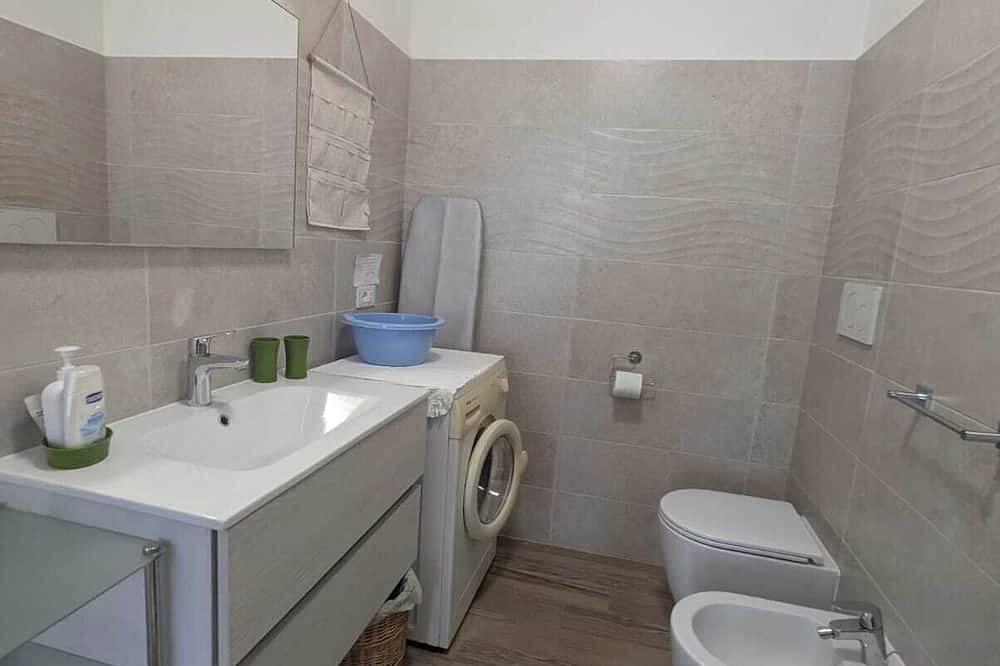 Appartamento intero, Accogliente e tranquillo alloggio in centro a due minuti dal mare ligure. in Vallecrosia, Riviera di Ponente