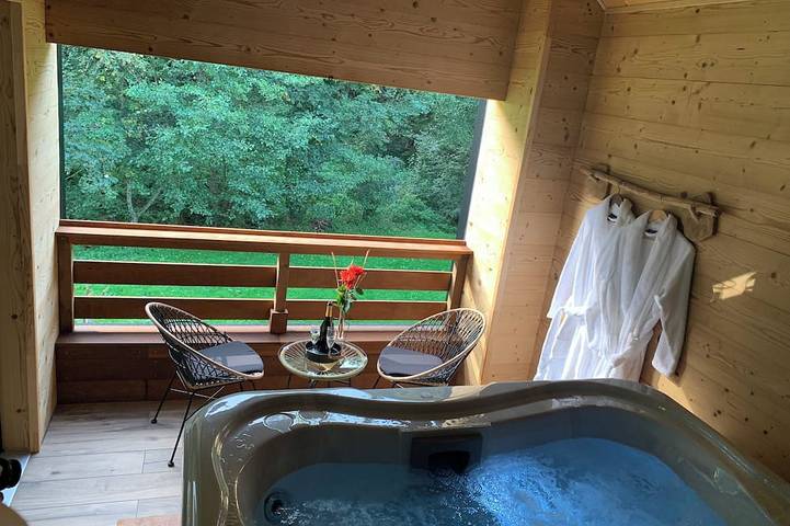 Gîte pour 2 personnes, avec jacuzzi à Mandray