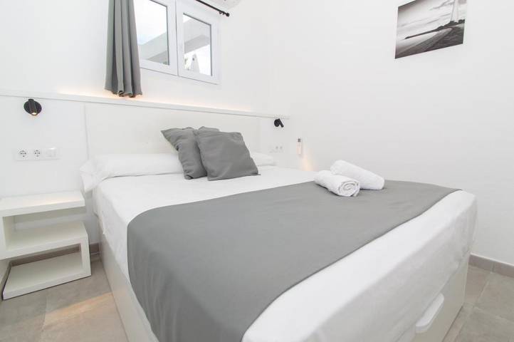 Gîte pour 4 personnes, adapté aux familles à Fornells - 2