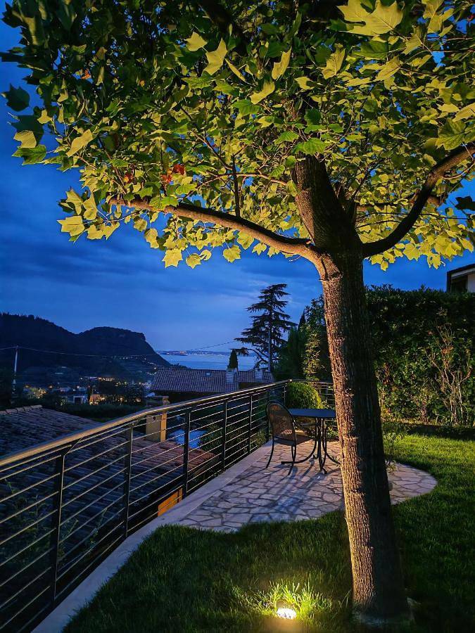 Villa pour 6 personnes, avec jardin et piscine ainsi que vue et vue sur le lac à Garde - 2