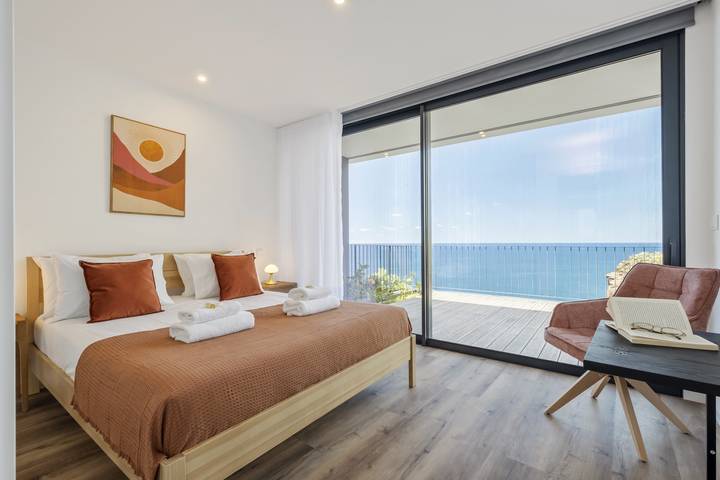 Casa de férias para 3 pessoas, com vista para o mar e piscina e ainda varanda em Câmara de Lobos