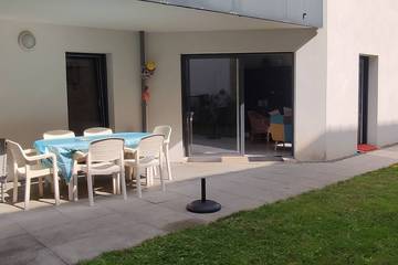 Appartement avec jardin , 63 m2, proche plage et ville, calme et clos