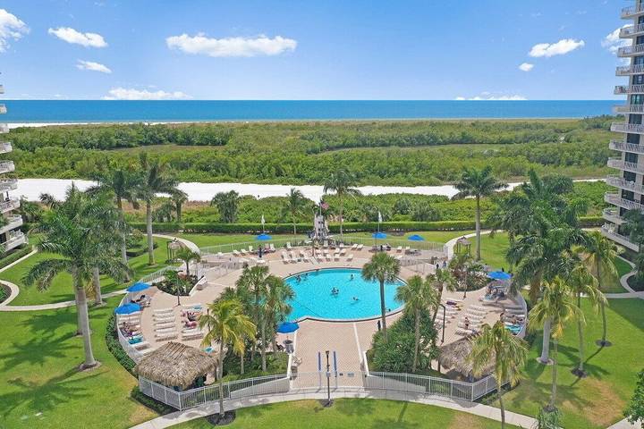 Vacation rental for 6 people, with pool and yard as well as balcony in Marco Island