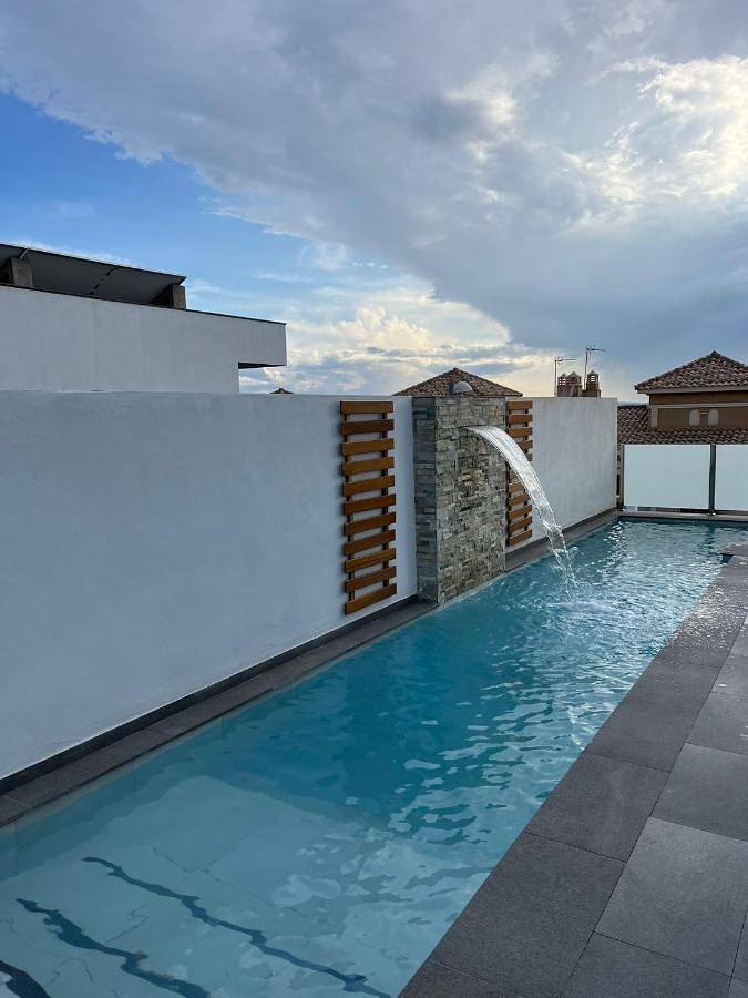 Casa rural para 7 personas, con piscina además de jardín y vistas en Huétor Vega