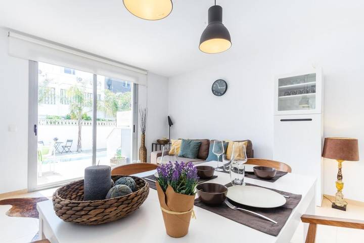 Ferienhaus für 4 Personen, mit Terrasse und Garten sowie Pool und Ausblick in El Molinar