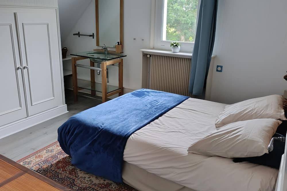 St Nazaire - Tregouet 8 - Chambre d’hôtes n° 2 tout confort – Tv, Wifi, Netflix in Saint-Nazaire, Côte d'Amour