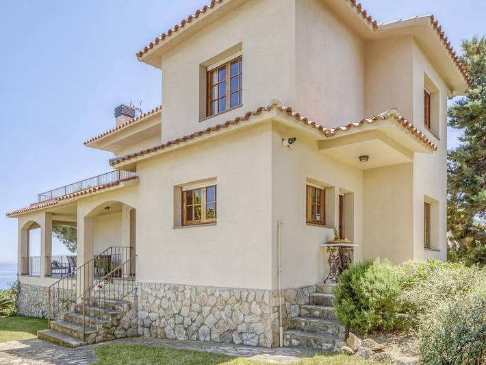Casa rural para 8 personas, con Balcón y Terraza además de Jardín y Piscina en Maresme