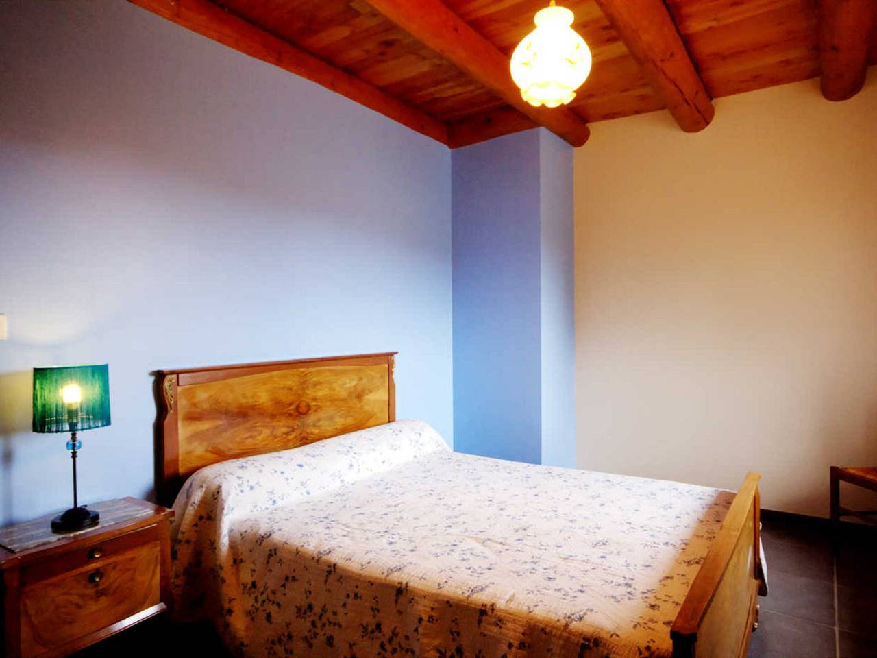 Gîte de Charme en Pierre avec Poêle à Bois, Grand Terrain in Saint-Nizier-de-Fornas, Montbrison