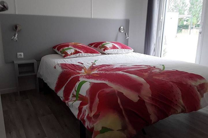 Pretty chalet for 6, residence with swimming pool in Saint-Hilaire-de-Riez, Vendée