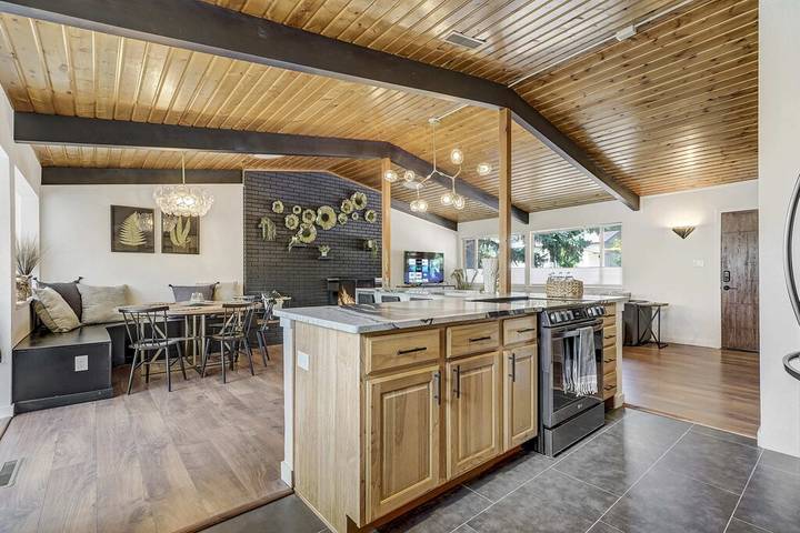 Holiday rental for 16 people, with balcony and hot tub as well as garden in Colorado Springs